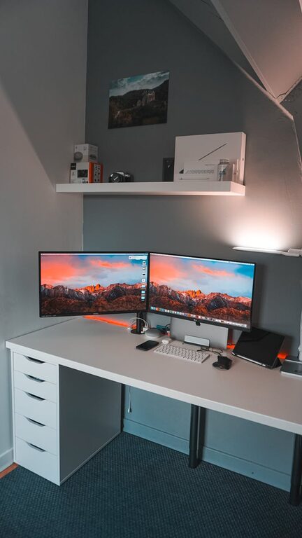 Consejos prácticos para un espacio de trabajo en casa eficiente y cómodo